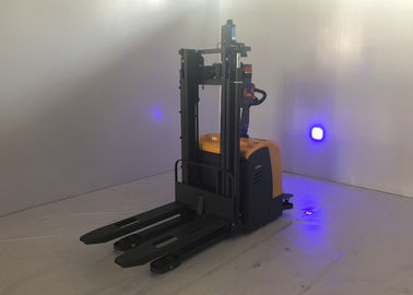Tonnellate guidata a laser Driverless intelligente dei carrelli elevatori a forcale del magazzino del AGV 1,5 camion di pallet da 2 tonnellate